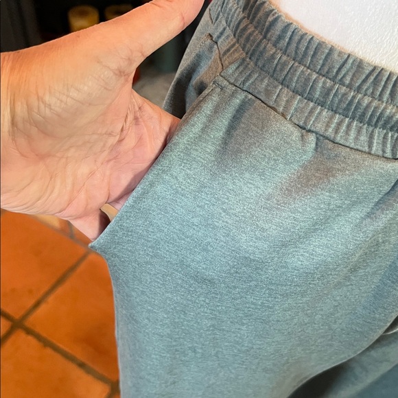 Vuori Vintage Pistachio Heather Boyfriend Jogger, size S - Picture 3 of 8